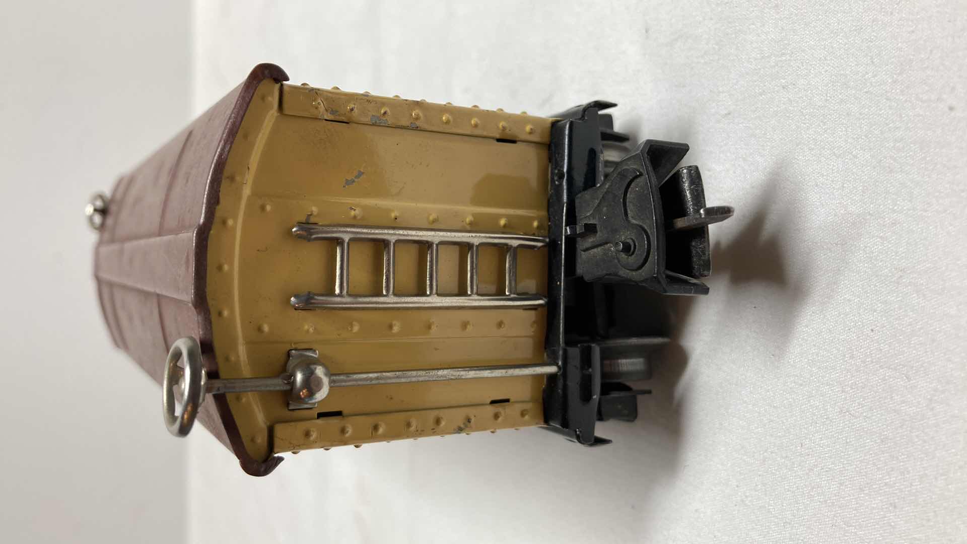 Photo 1 of LIONEL PREWAR BOX CAR 2655