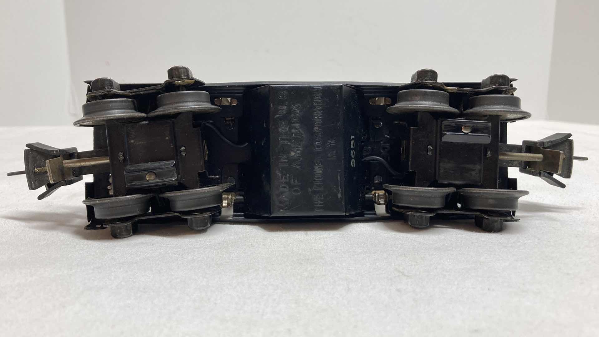 Photo 1 of LIONEL PREWAR LUMBER DUMP CAR 3651 W LOGS