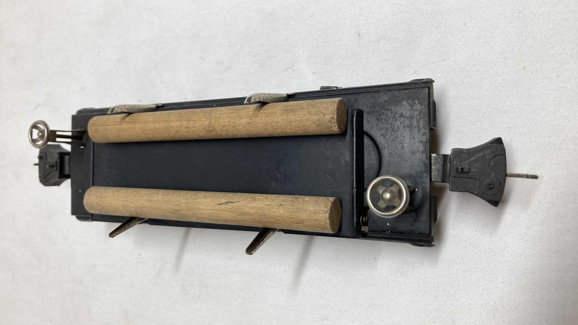 Photo 1 of LIONEL PREWAR LUMBER DUMP CAR 3651 W LOGS