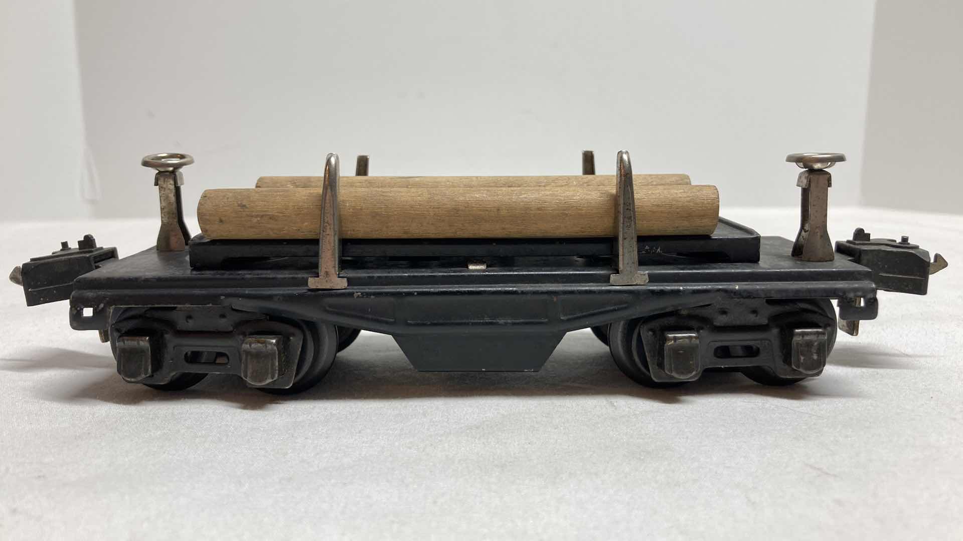 Photo 1 of LIONEL PREWAR LUMBER DUMP CAR 3651 W LOGS