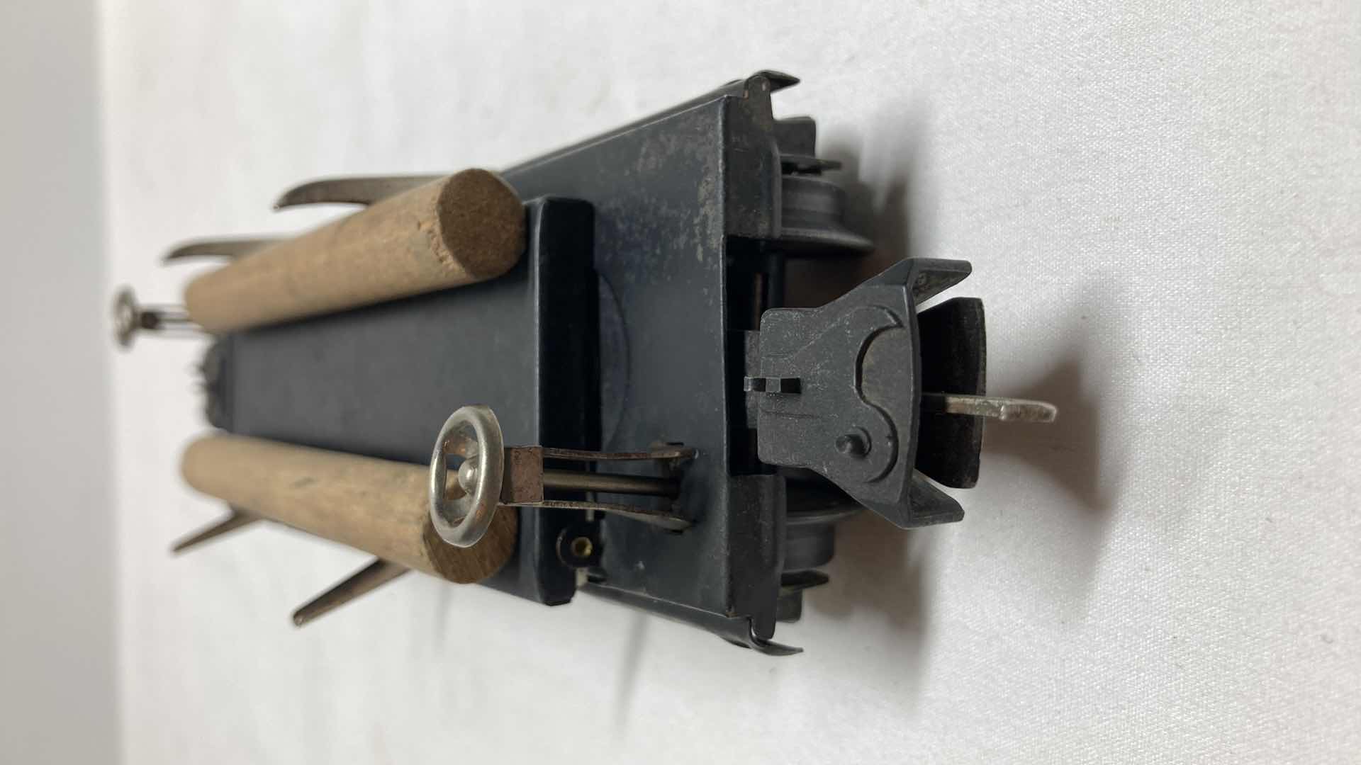 Photo 1 of LIONEL PREWAR LUMBER DUMP CAR 3651 W LOGS