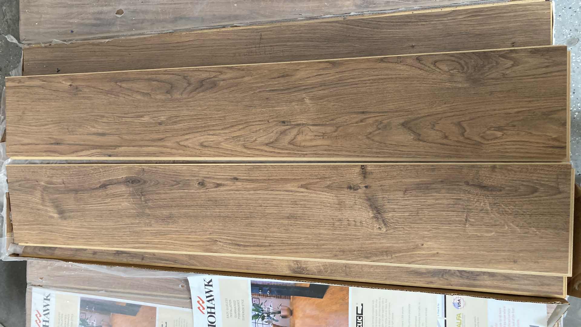 Photo 1 of MOHAWK UNLCLIC HONEY NUT OAK FINISH LAMINATE FLOORING APPROX 190sqft 7.48” X 47.24” H1/4”