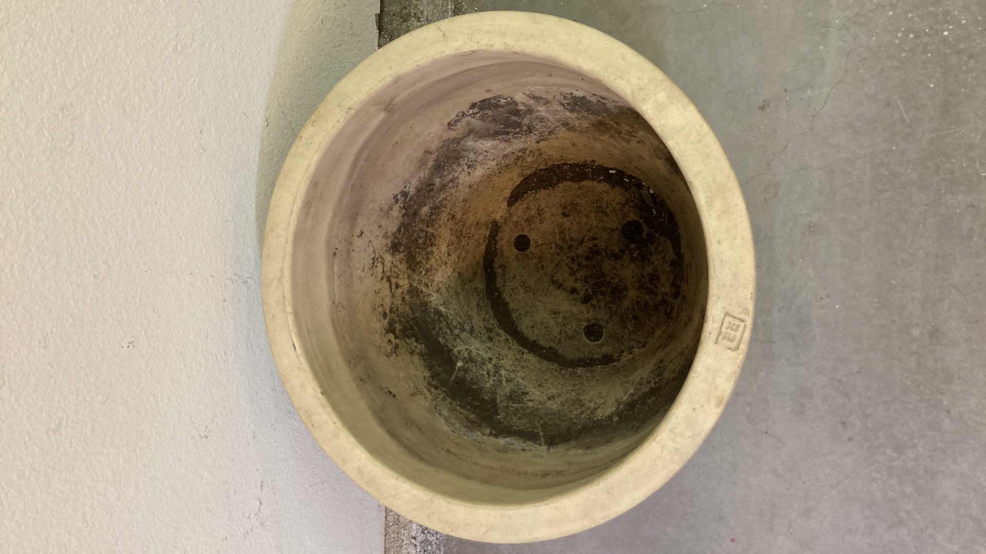 Photo 1 of KI KI CERAMIC PLANTER 19” X 16”