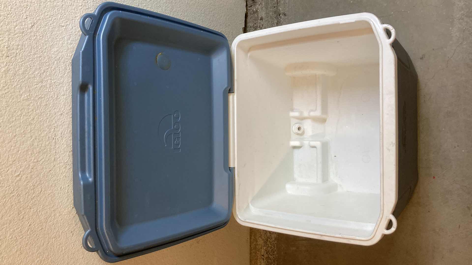 Photo 1 of IGLOO ROLLING ICE CHEST 20” X 18” H20”