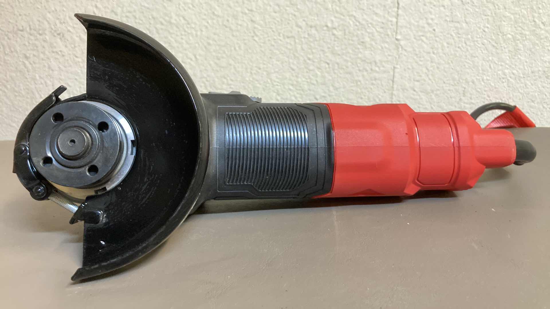 Photo 6 of CRAFTSMAN 6.0 AMP ANGLE GRINDER MODEL CMEG100