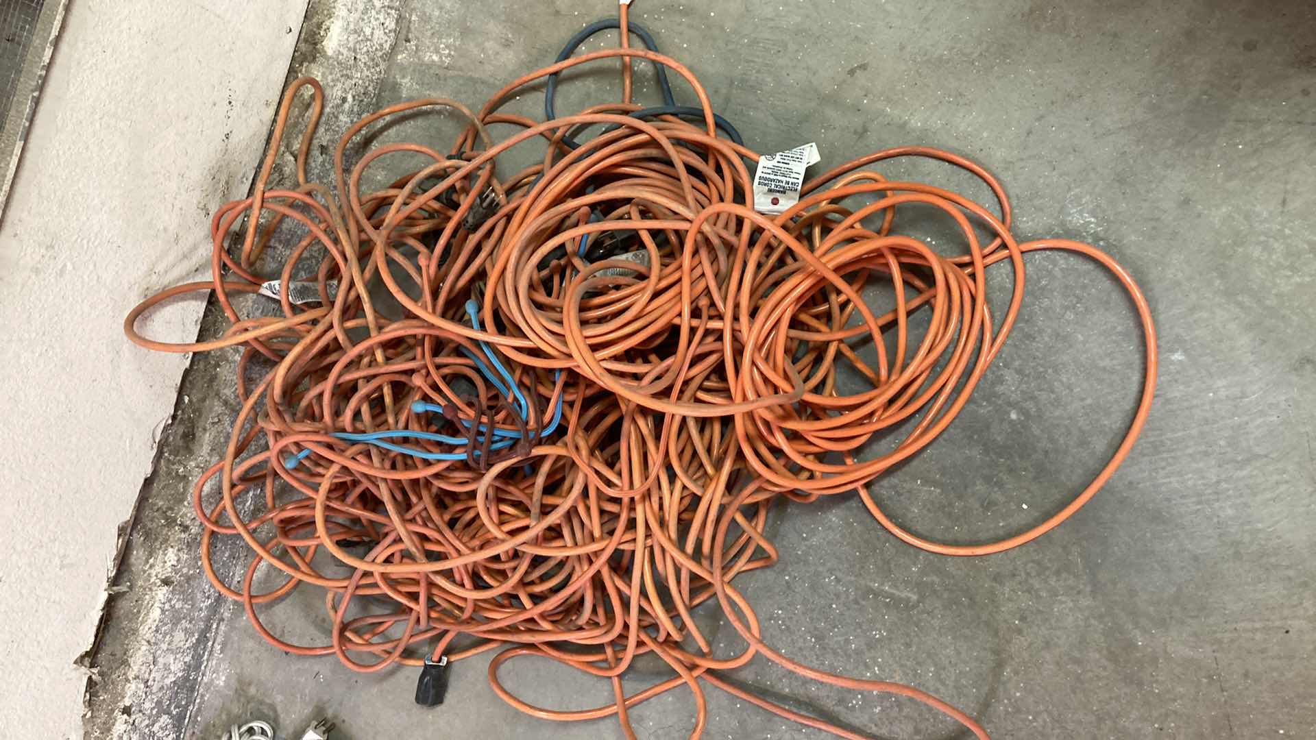 Photo 1 of EXTENSION CORDS VARIOUS LENGTHS W POWER BARS