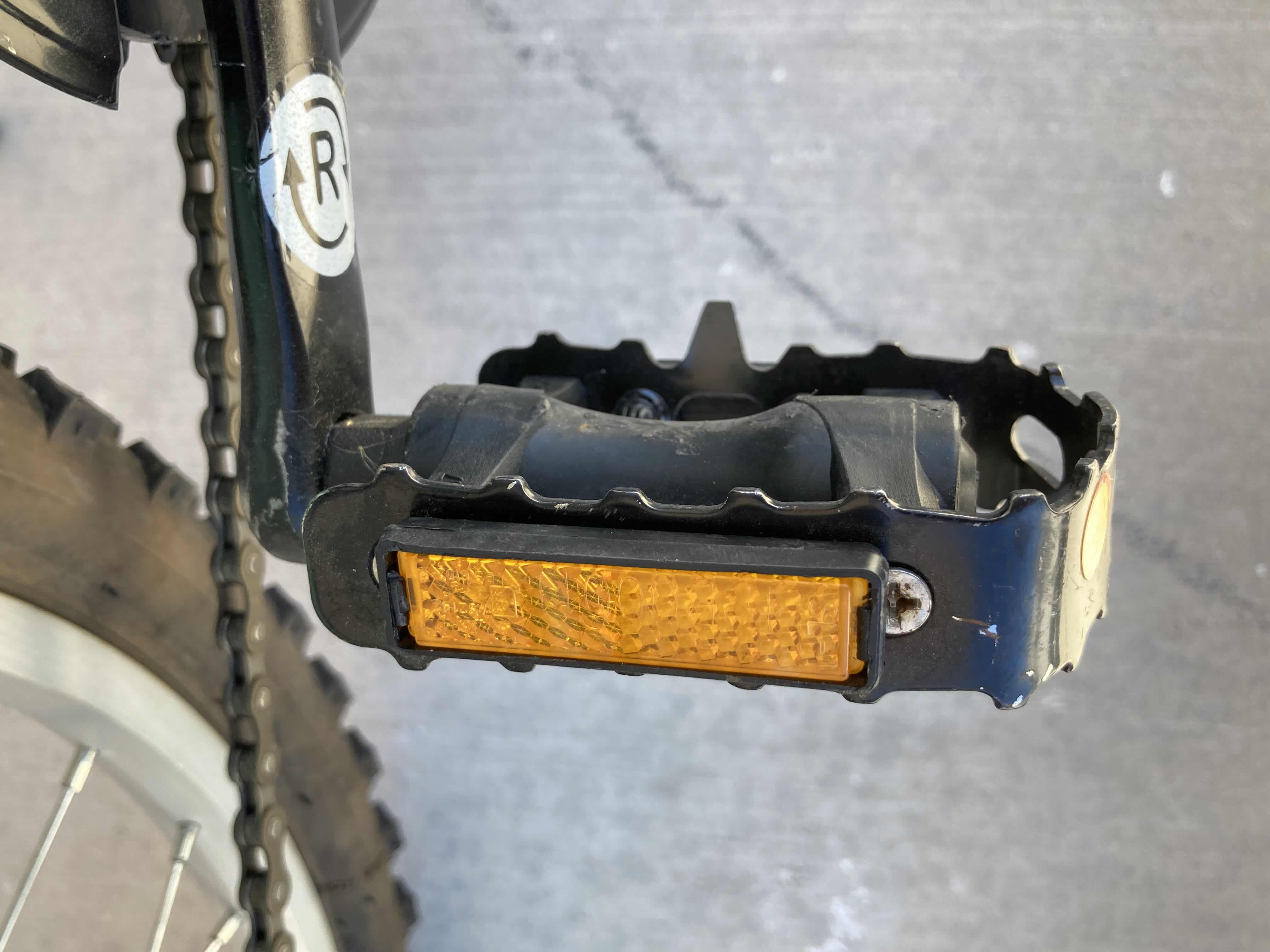 Photo 10 of ROADMASTER 24” GRANITE PEAK 18 SPEED SHIMANO EQUIPPED 
GRIP-SHIFT TRAIL BIKE (MODEL H3013WM)