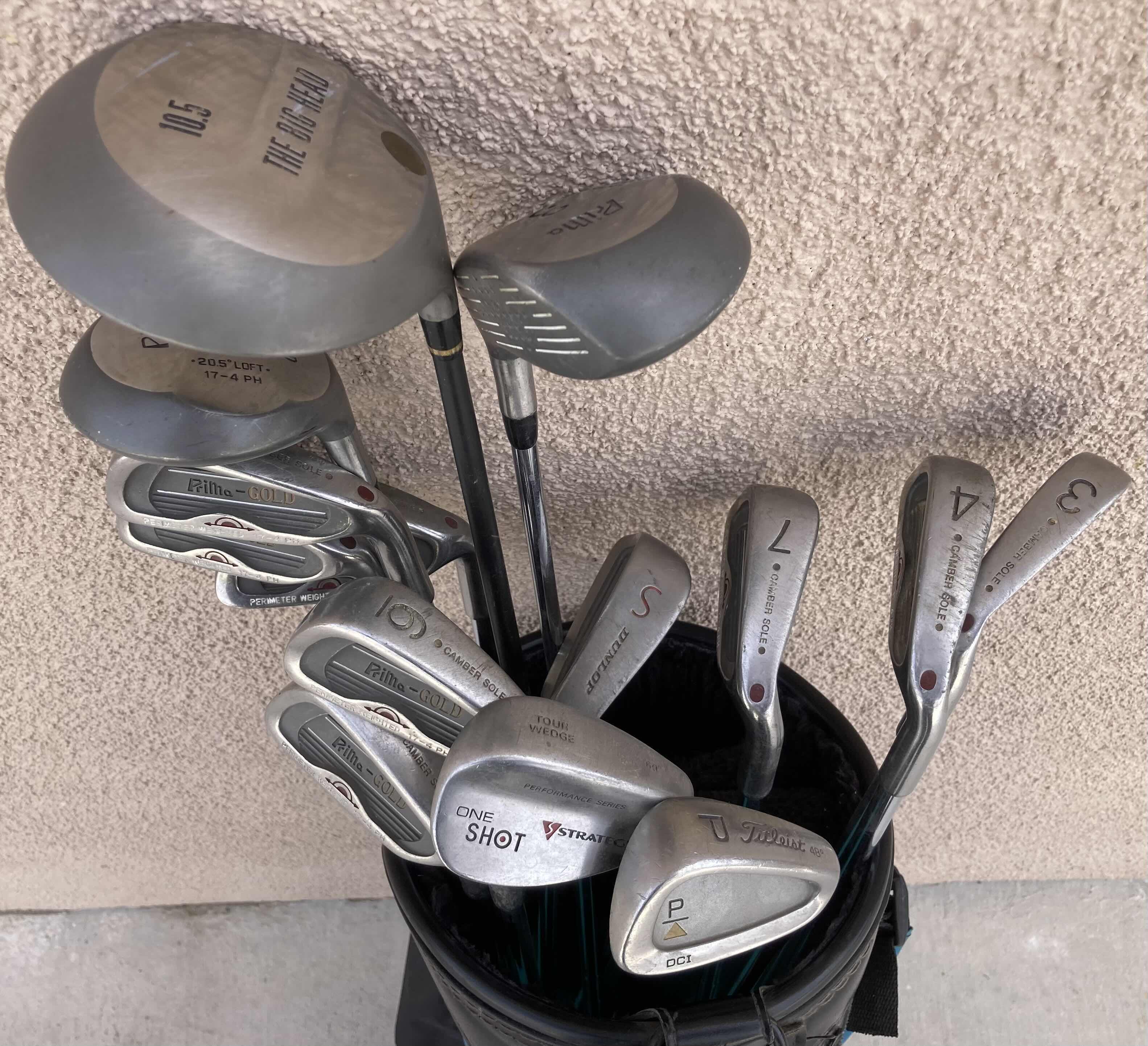 Photo 1 of MACGREGOR NYLON & LEATHER GOLF BAG W MIXED GOLF CLUB SET (15 CLUBS)