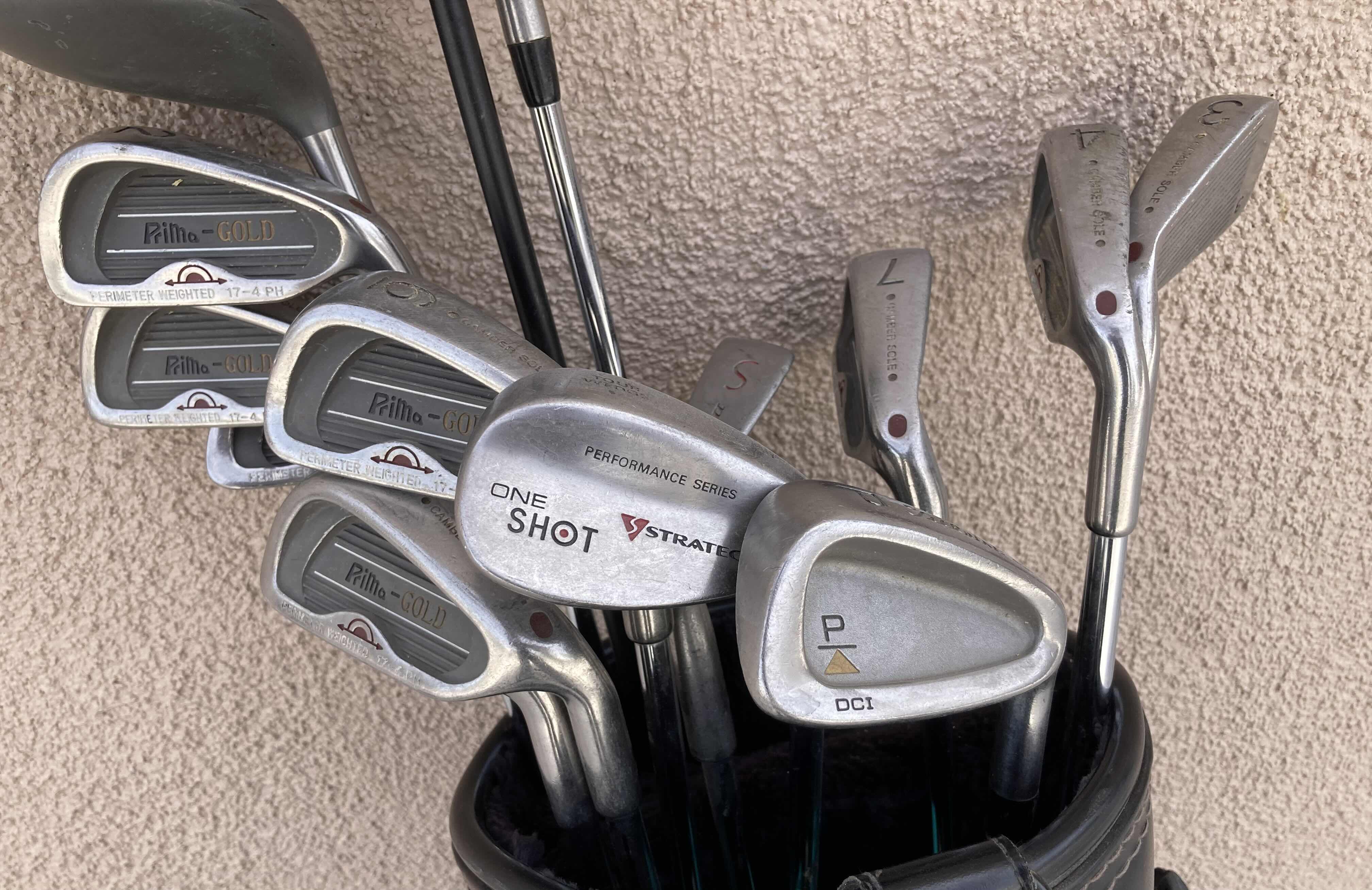 Photo 1 of MACGREGOR NYLON & LEATHER GOLF BAG W MIXED GOLF CLUB SET (15 CLUBS)