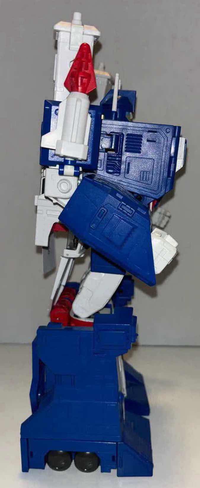 Photo 1 of 2014 TAKARA TOMY TRANSFORMERS MASTERPIECE MP-22 ULTRA MAGNUS ACTION FIGURE (JAPAN)