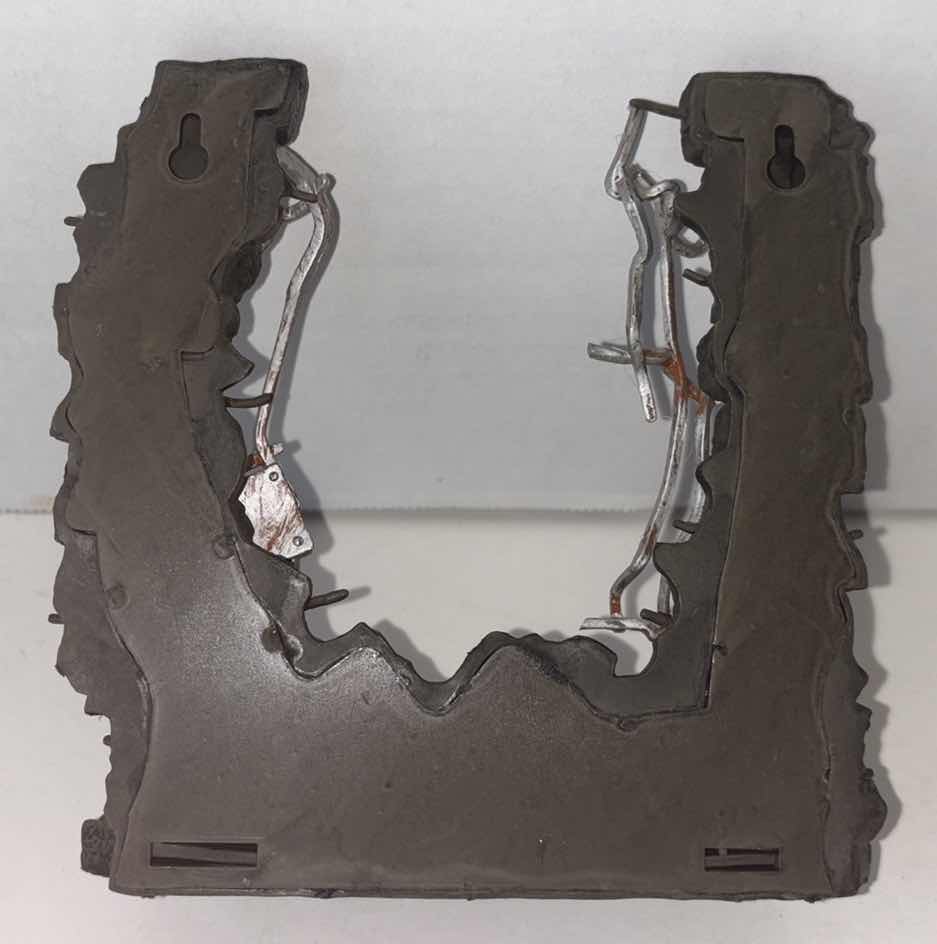 Photo 1 of 2004 MARVEL ENTERTAINMENT X-MEN SENTINEL BROKEN GATE WALL HANGER