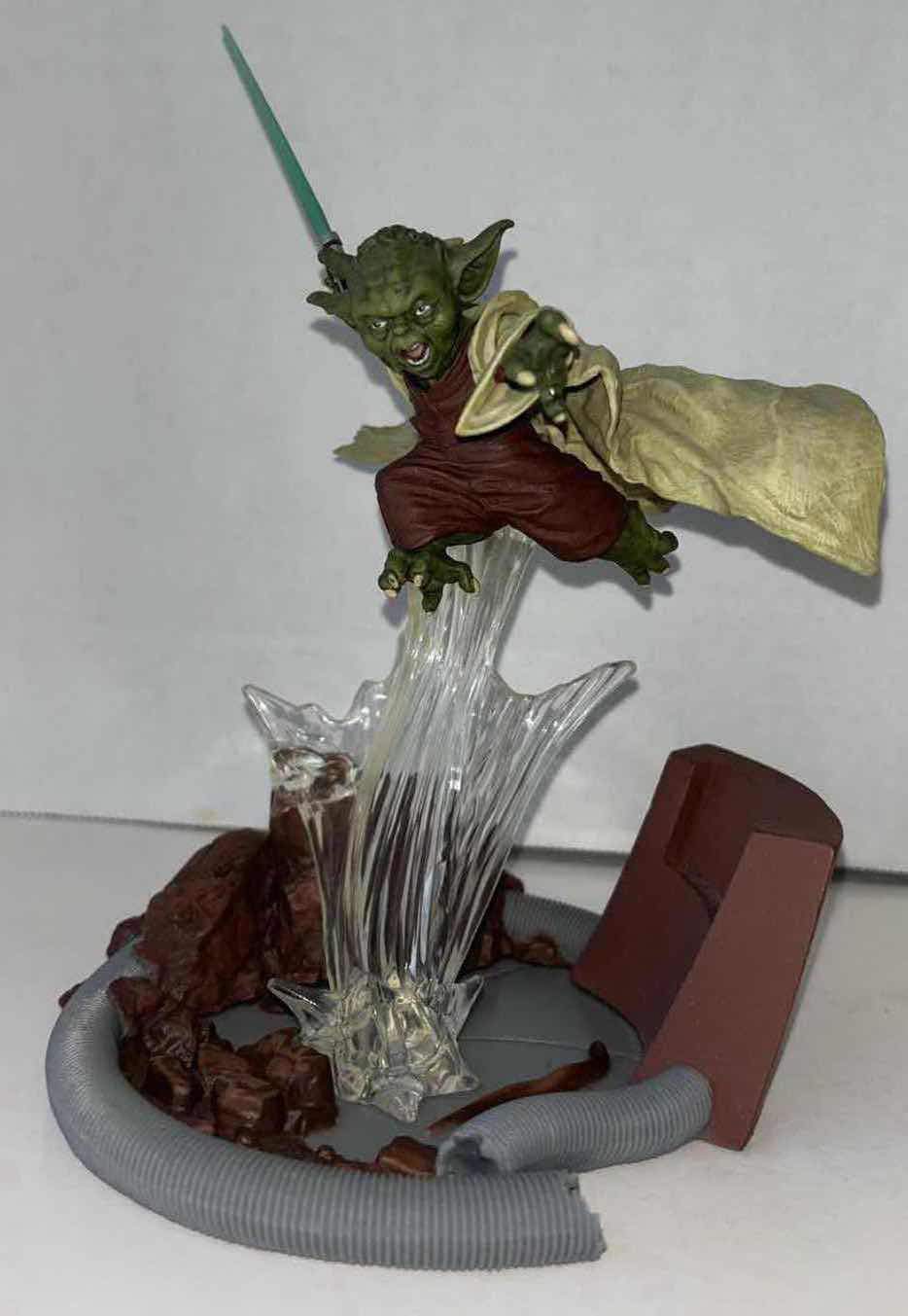 Photo 1 of (DISPLAY MODEL) 2003 HASBRO STAR WARS UNLEASHED YODA JEDI THE FORCE 9.5” VINYL STATUE