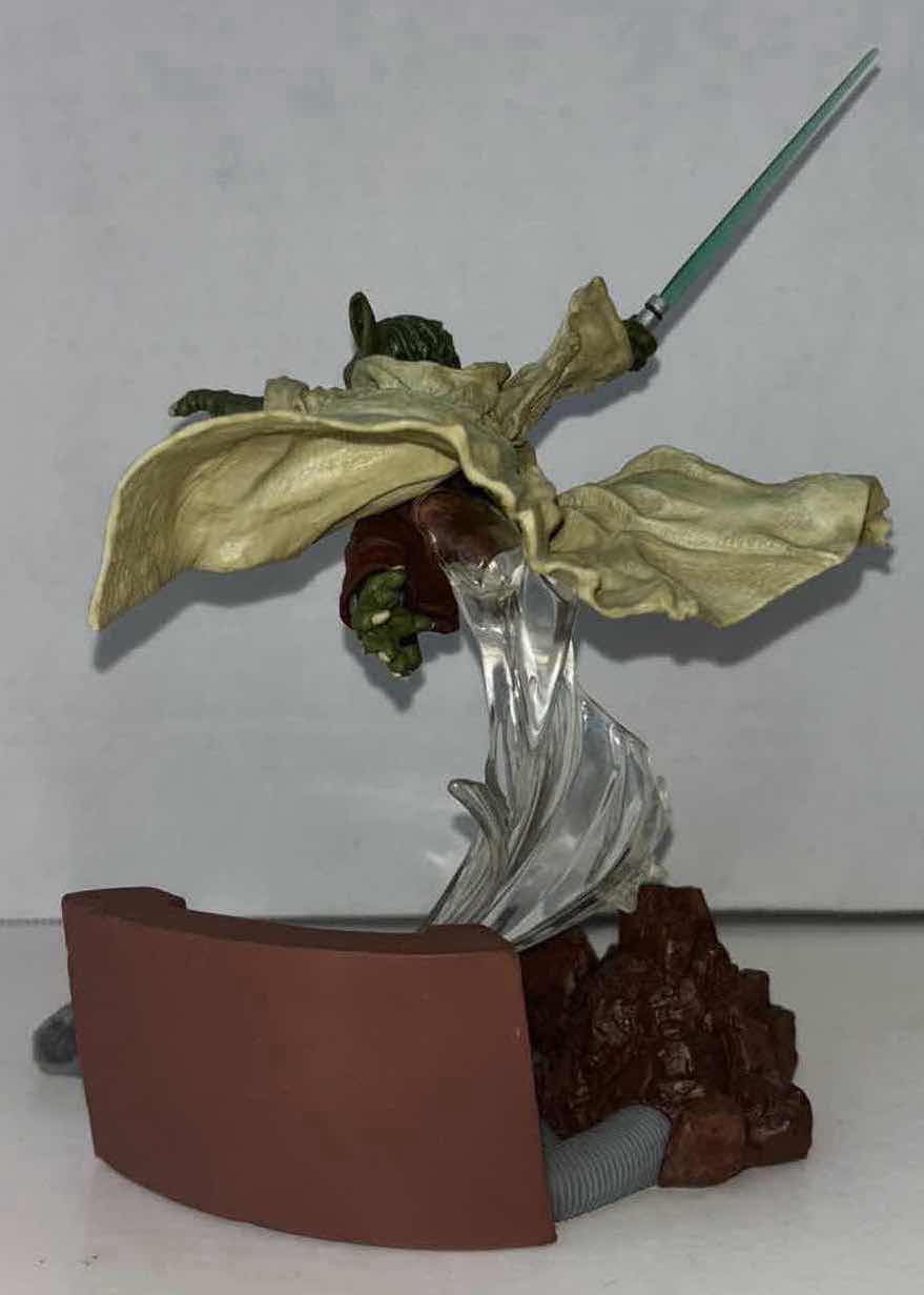 Photo 1 of (DISPLAY MODEL) 2003 HASBRO STAR WARS UNLEASHED YODA JEDI THE FORCE 9.5” VINYL STATUE