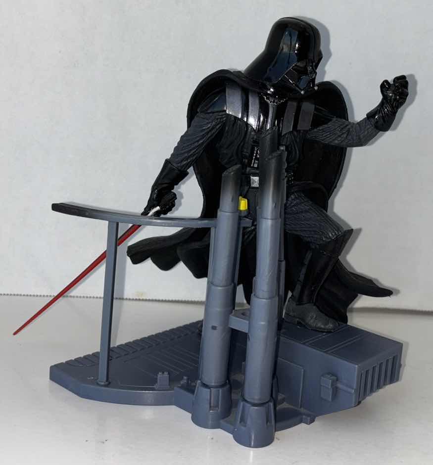 Photo 1 of (DISPLAY MODEL) 2002 HASBRO STAR WARS UNLEASHED DARTH VADER VINYL STATUE