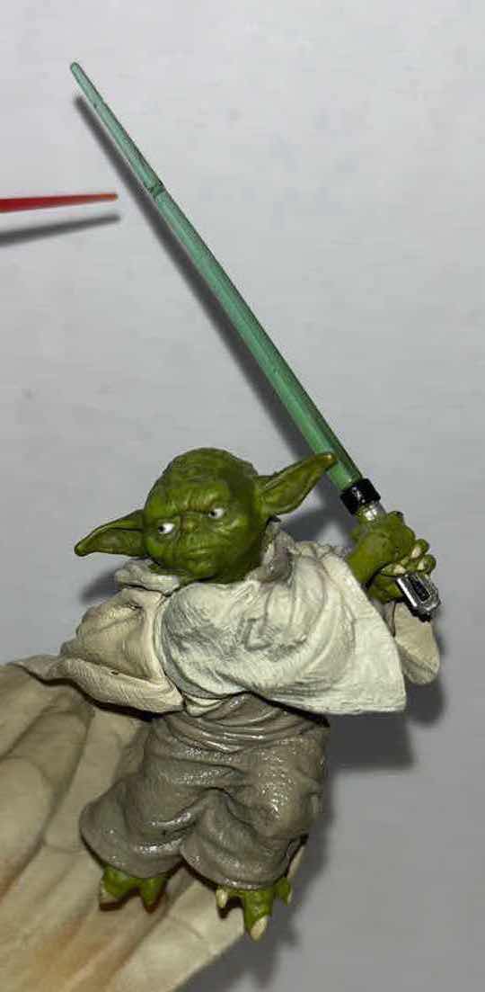Photo 1 of (DISPLAY MODEL) 2005 STAR WARS UNLEASHED YODA VS DARTH SIDIOUS 10” VINYL STATUE
