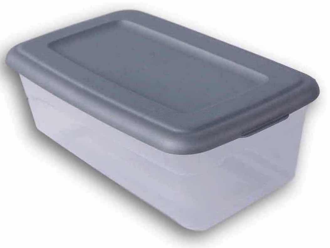 Photo 1 of STACKABLE 6 QT CLEAR TOTES W GRAY LIDS (3)