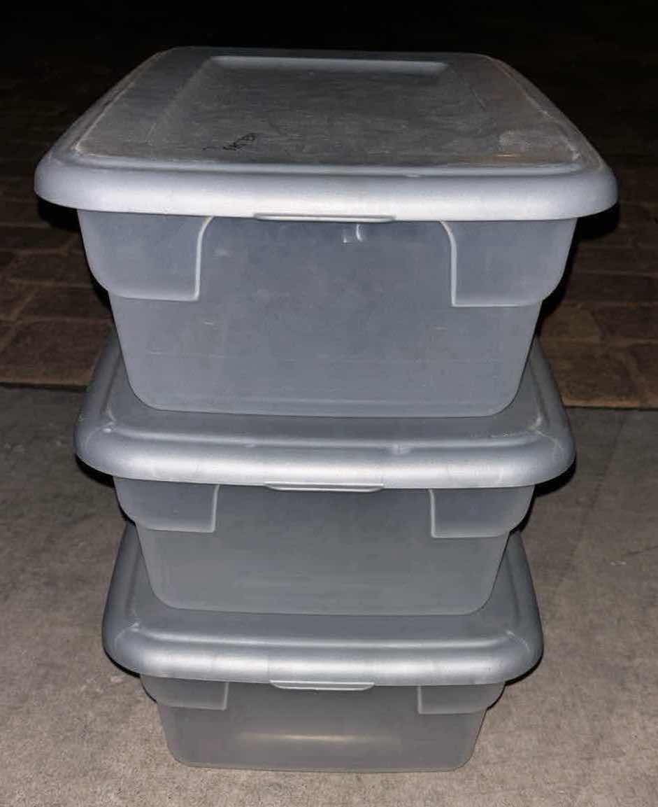 Photo 1 of STACKABLE 6 QT CLEAR TOTES W GRAY LIDS (3)