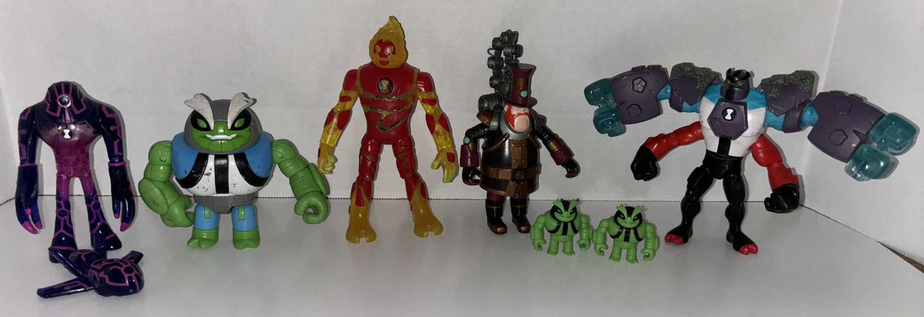 Photo 1 of 16 PC “BEN 10” BUNDLE  **NO RETURNS**