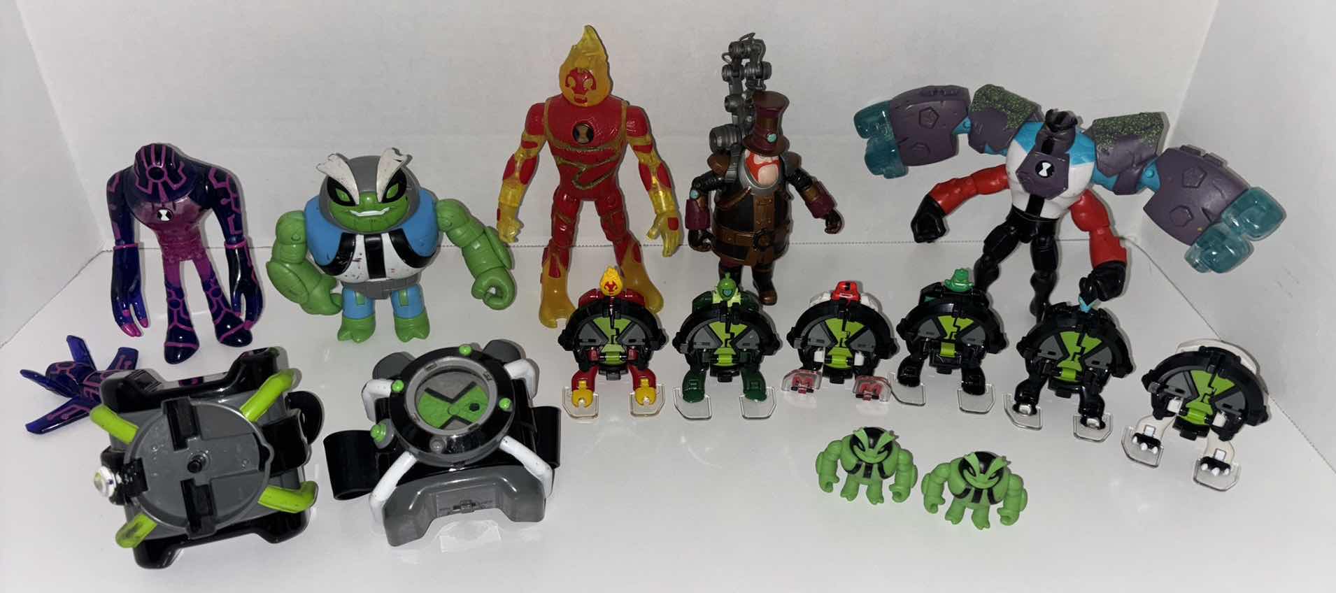 Photo 1 of 16 PC “BEN 10” BUNDLE  **NO RETURNS**
