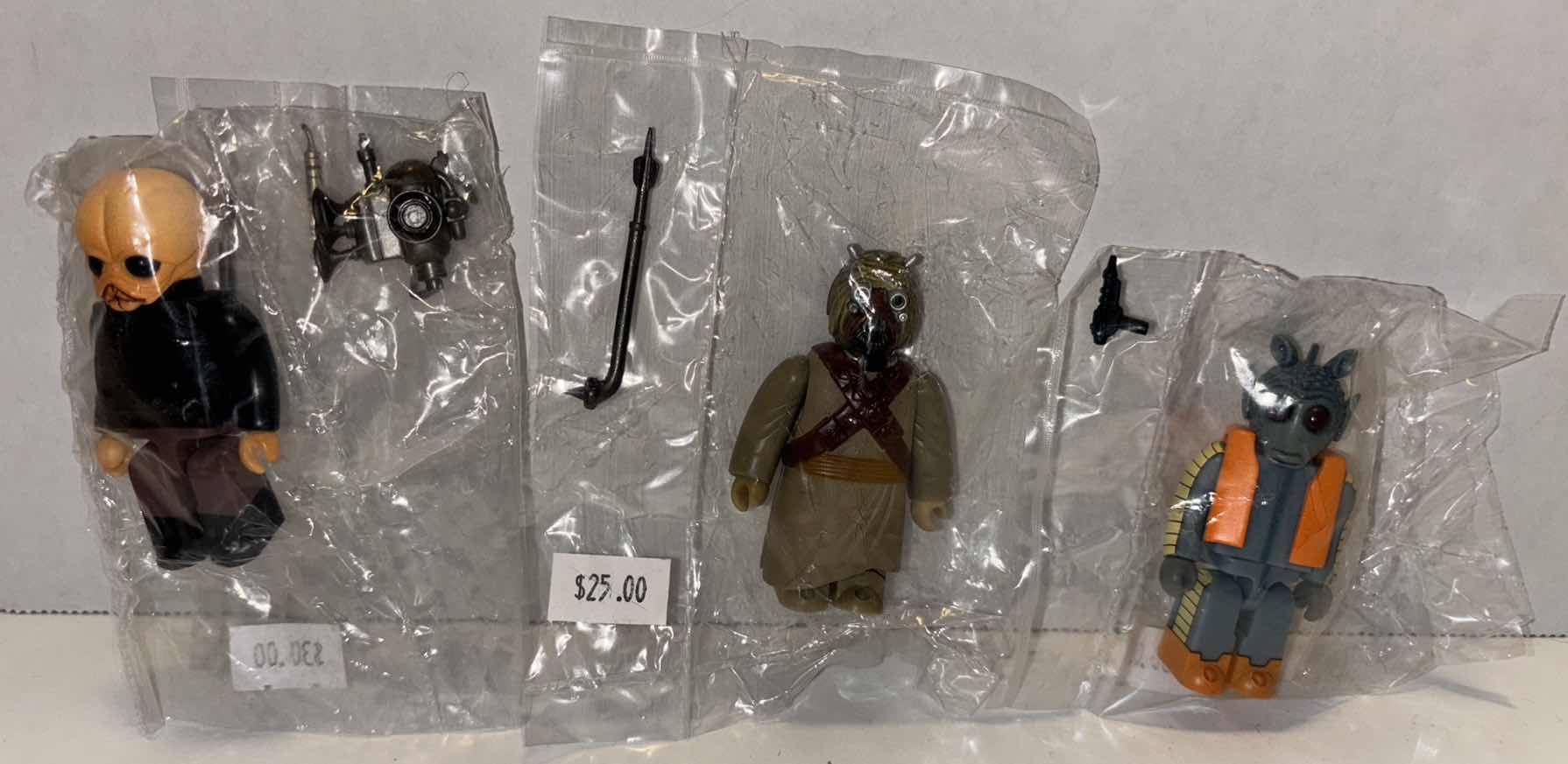 Photo 1 of 3-PACK TOMY MEDICOM STAR WARS KUBRICK SERIES 2 “CANTINA BAND MEMBER, TUSKEN RAIDER & GREEDO” MINI TOY FIGURES & ACCESSORIES **NO RETURNS**
