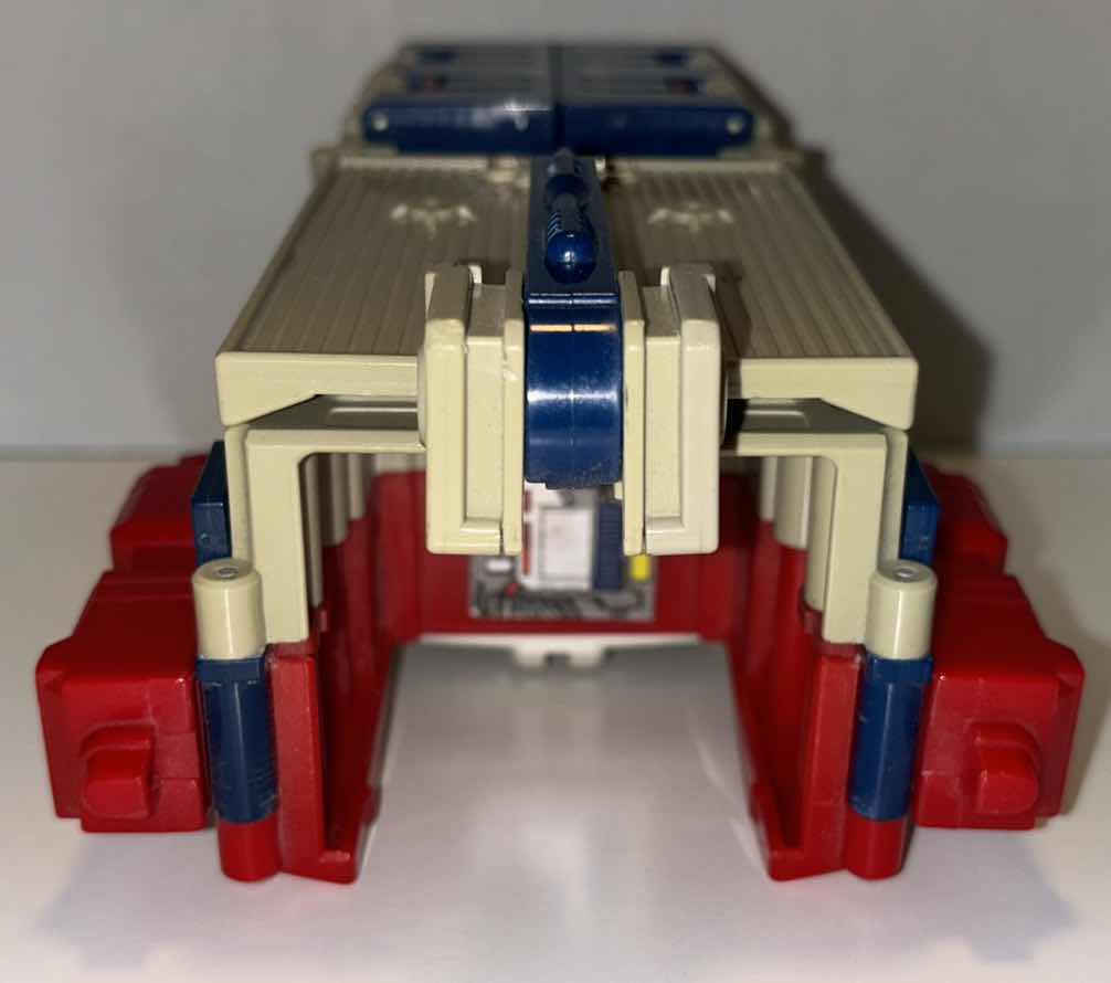 Photo 1 of 1988 HASBRO TAKARA TRANSFORMERS G1 POWERMASTERS OPTIMUS PRIME (INCOMPLETE, TRAILER ONLY) **NO RETURNS**