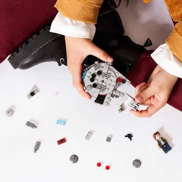 Photo 1 of NEW LEGO STAR WARS ‘MILLENNIUM FALCON MICROFIGHTER’ BUILDING TOY SET, 101 PCS (75295)