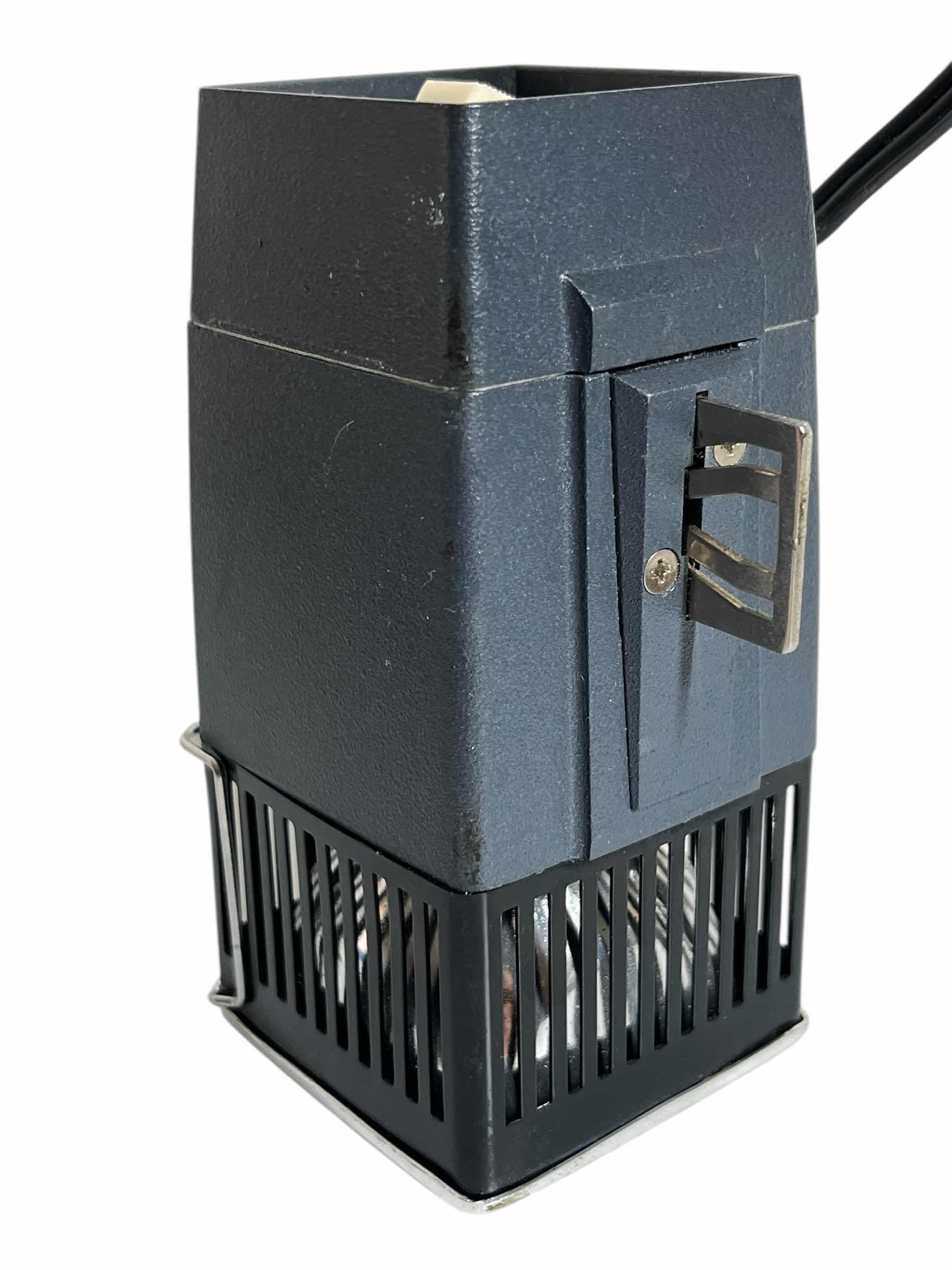 Photo 1 of KODAK INSTAMATIC MOVIE LIGHT MODEL 1