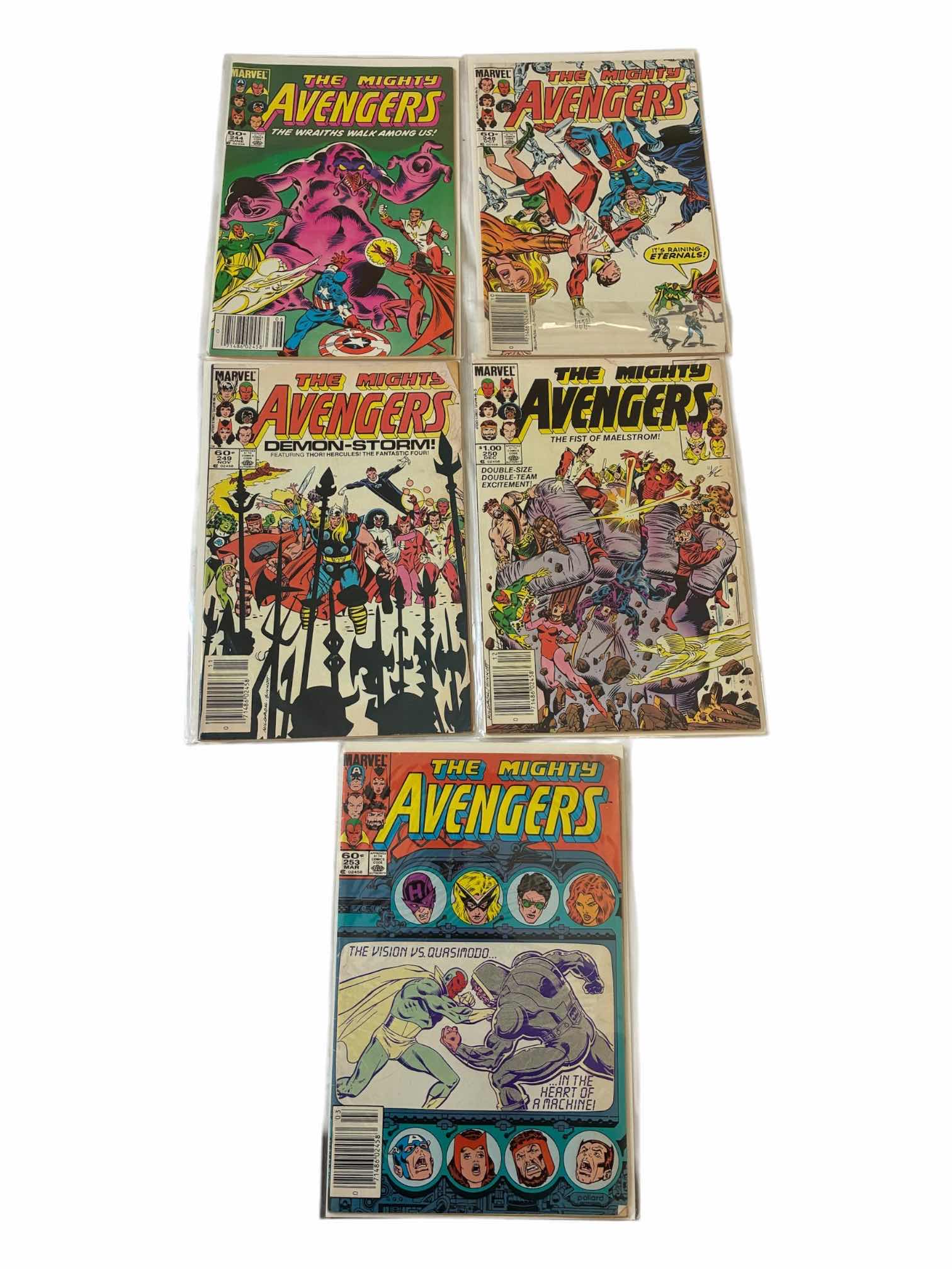 Photo 1 of MARVEL THE MIGHTY AVENGERS COMIC BOOKS (5)