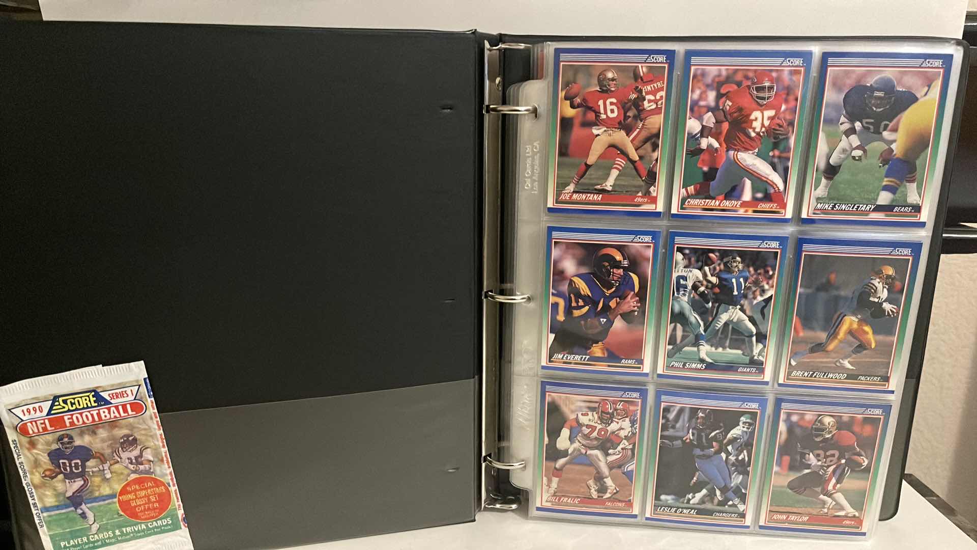 Photo 1 of 1990 SCORE NFL FOOTBALL CARDS W BINDER