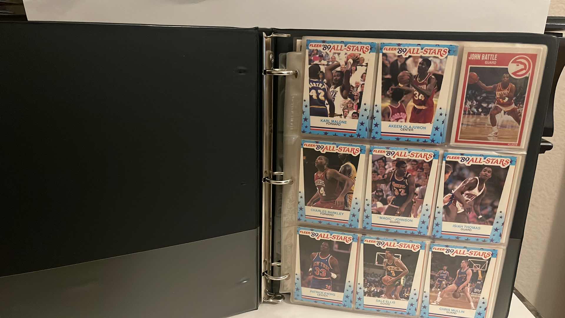 Photo 1 of 1989 FLEER BASKETBALL CARDS W BINDER