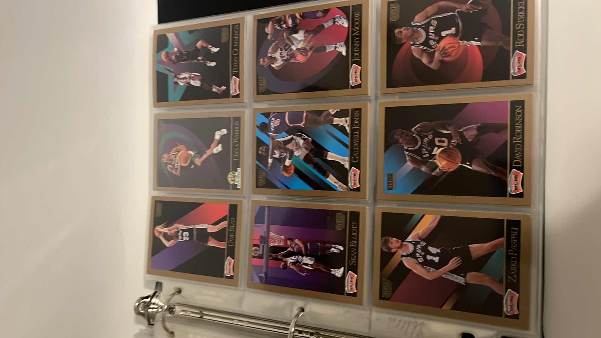 Photo 1 of 1990 SKYBOX NBA CARDS W BINDER