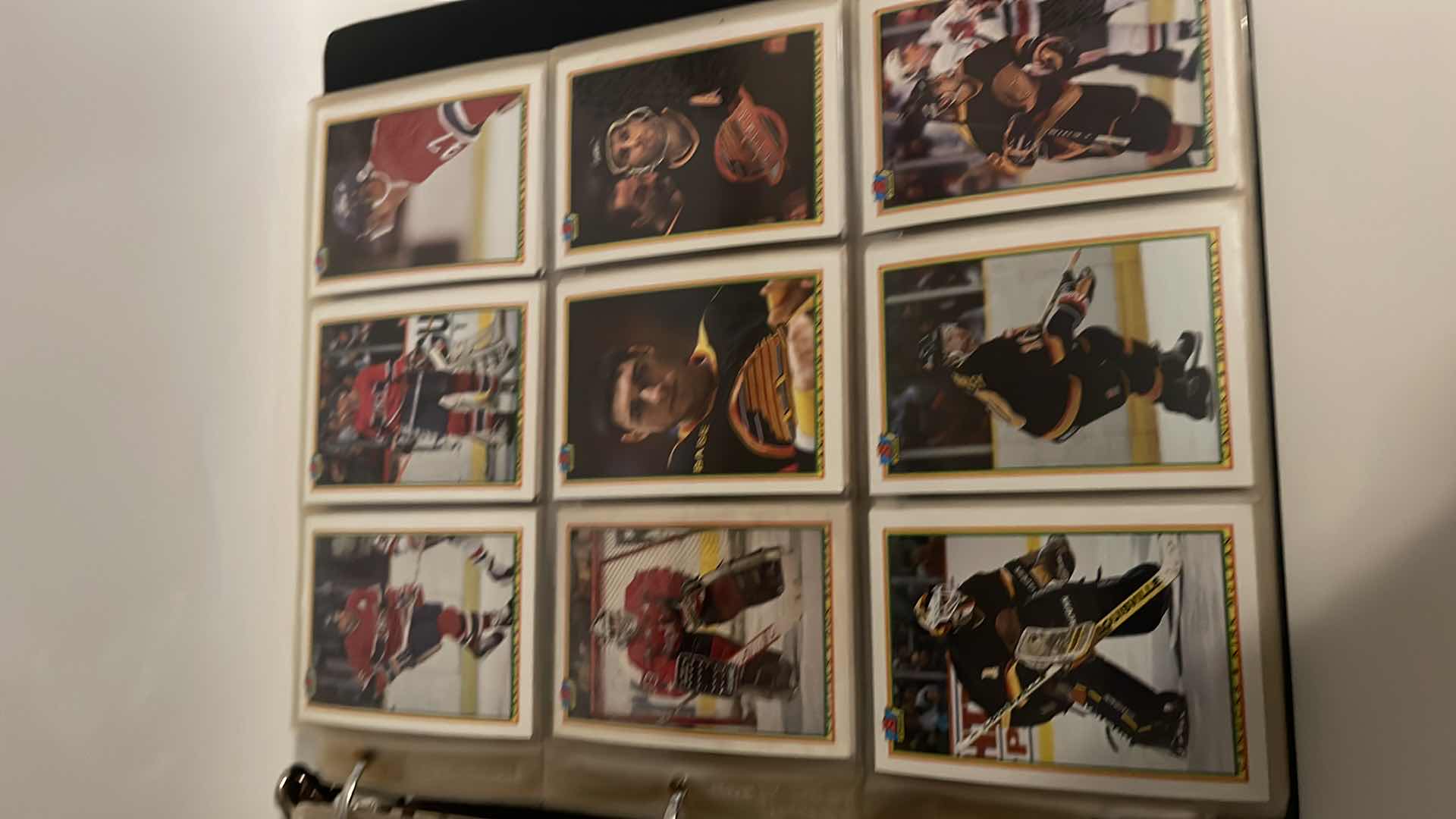 Photo 1 of 1990 BOWMAN NHL CARDS W BINDER