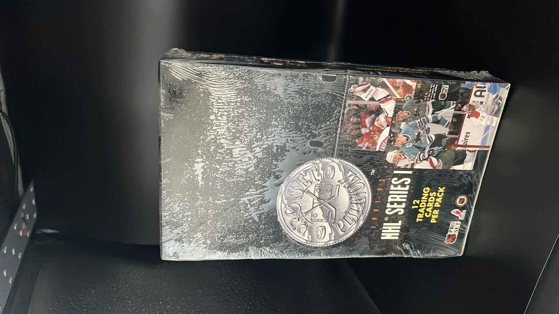 Photo 1 of NHL SERIES 1991-92 12 TRADING CARDS PER PACK