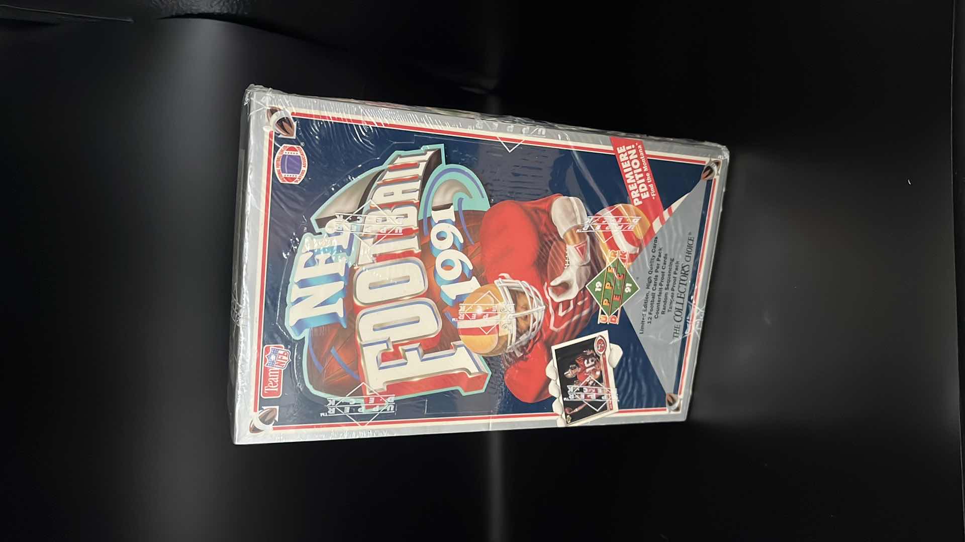 Photo 1 of NFL FOOTBALL 1991 12 FOOTBALL CARDS PER PACK