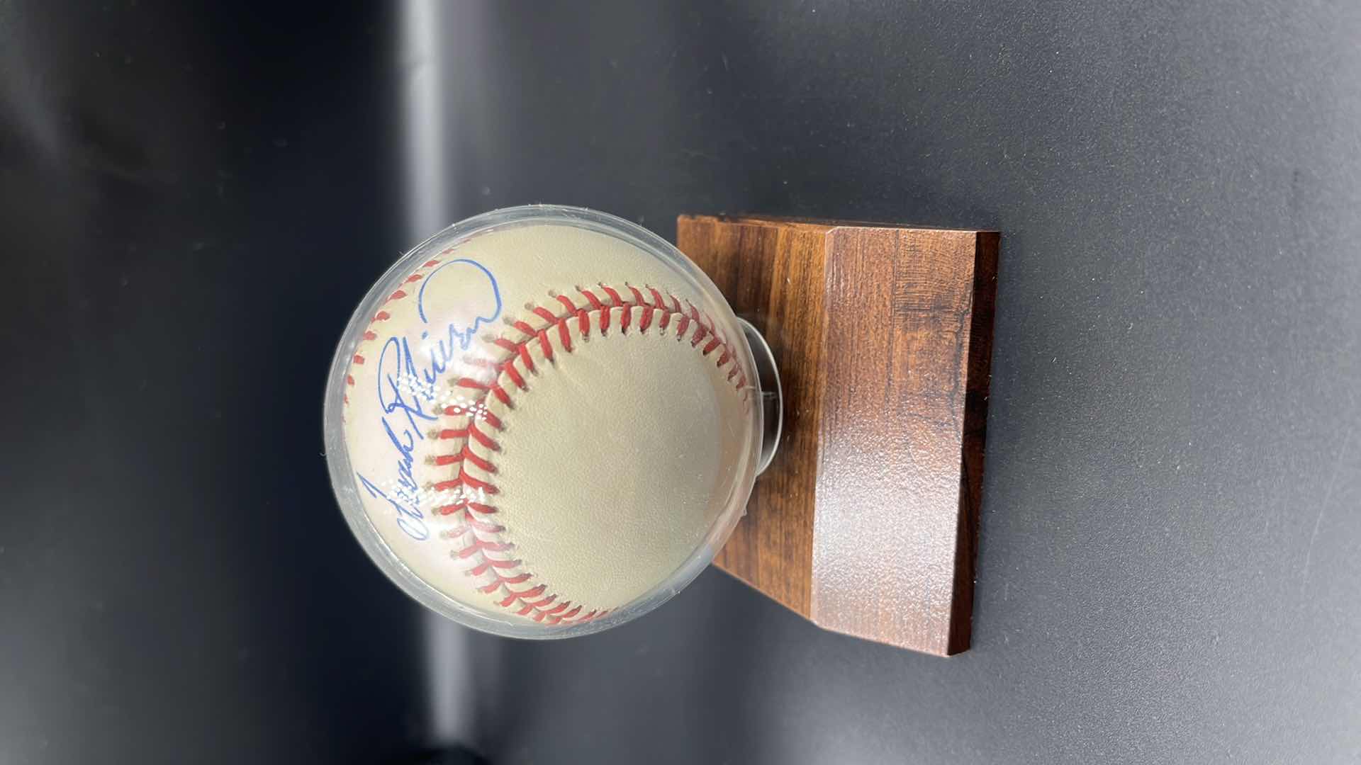 Photo 4 of FRANK ROBINSON AUTOGRAPHED BASEBALL