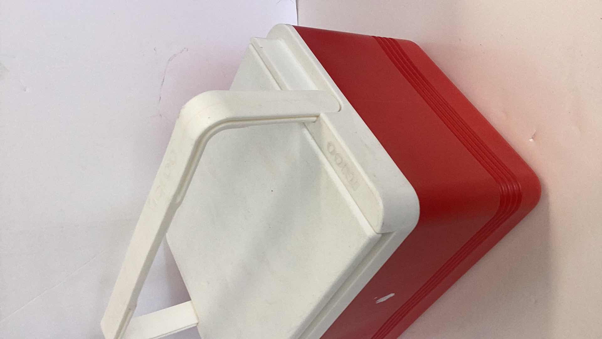 Photo 3 of IGLOO 12 QUART COOLER