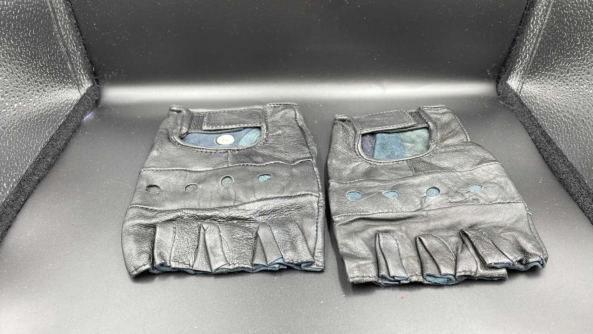 Photo 1 of XXL BIKE AND FITNESS LEATHER GLOVES