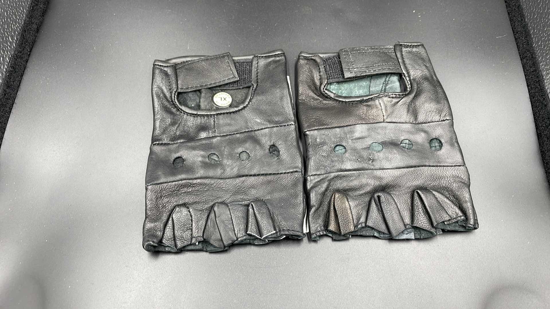 Photo 1 of XL BIKE AND FITNESS LEATHER GLOVES