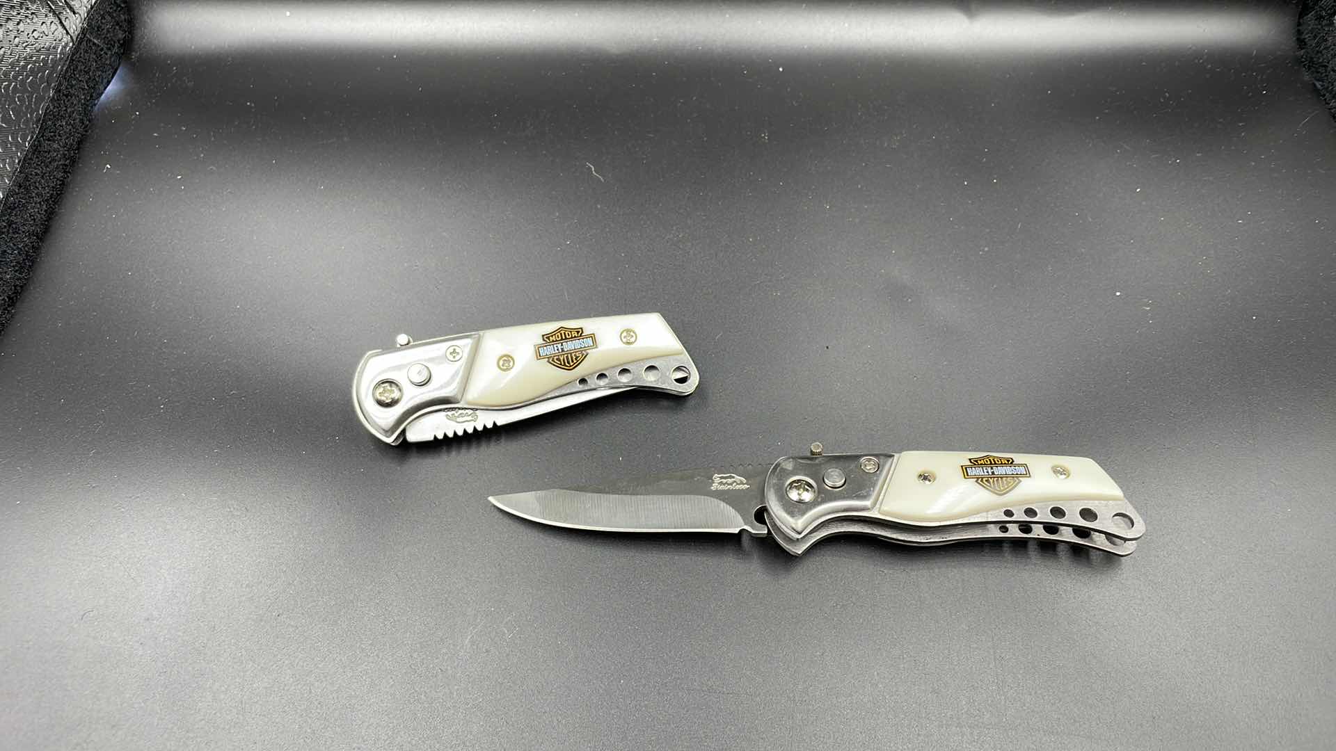 Photo 1 of SET OF TWO HARLEY DAVIDSON KNIVES 6”