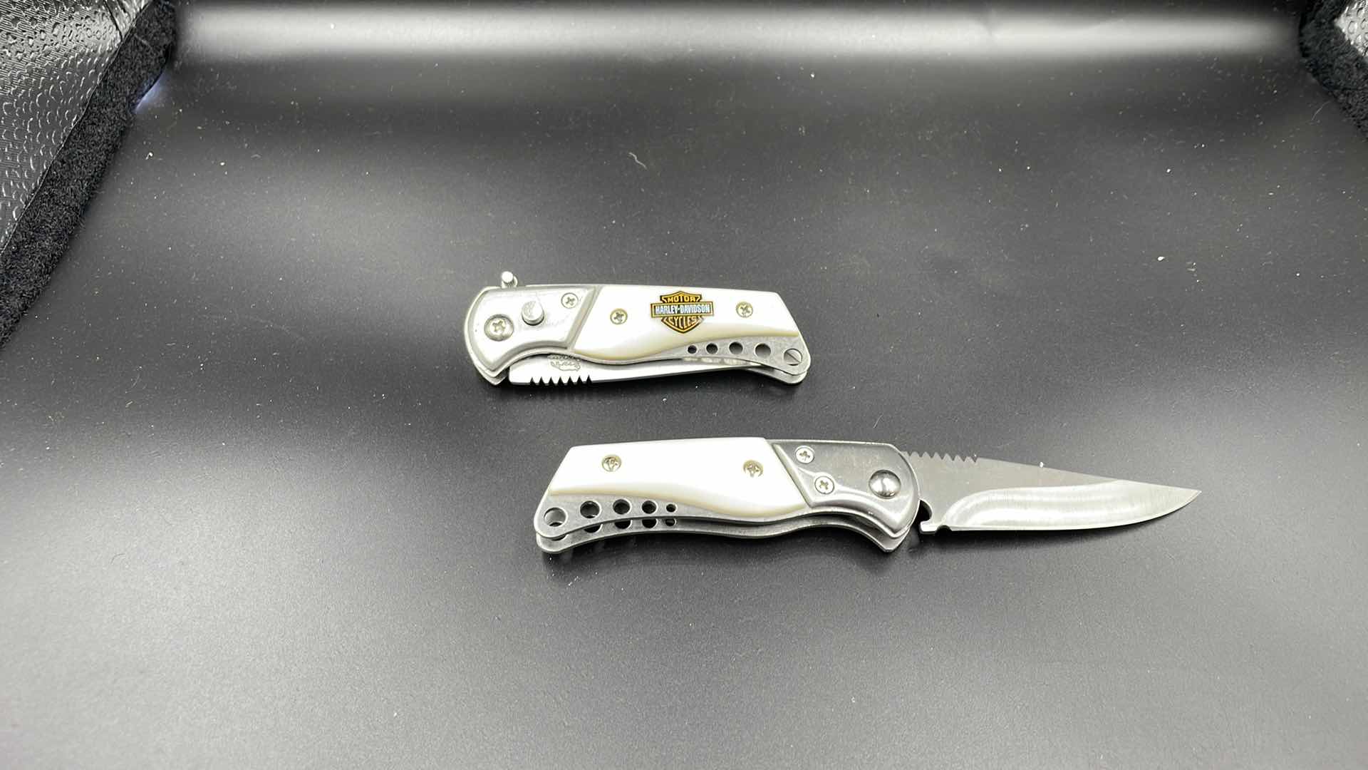 Photo 1 of SET OF TWO HARLEY DAVIDSON KNIVES 6”