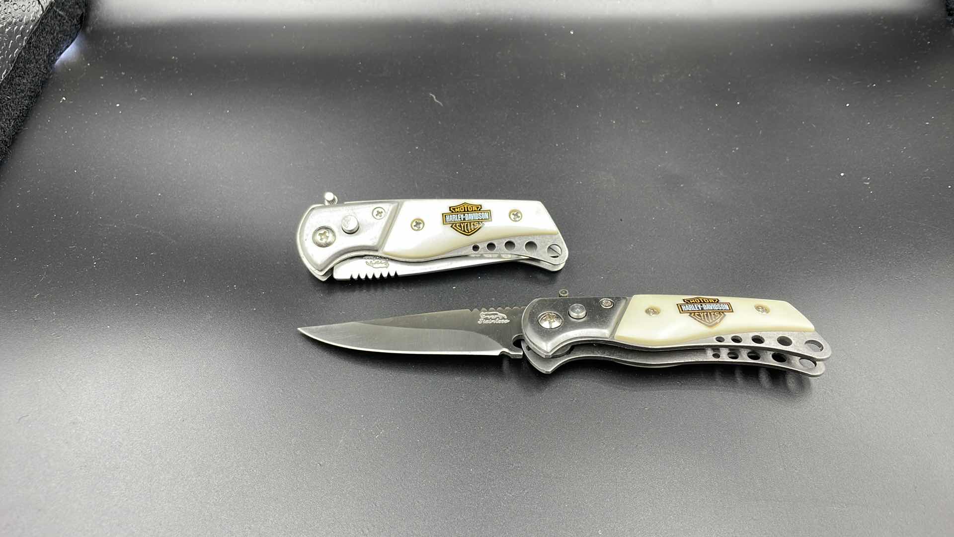 Photo 1 of SET OF TWO HARLEY DAVIDSON KNIVES 6”