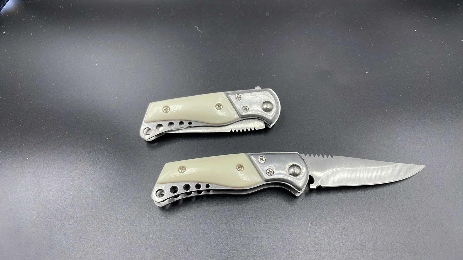 Photo 1 of SET OF TWO HARLET DAVIDSON KNIVES SET OF TWO 6”