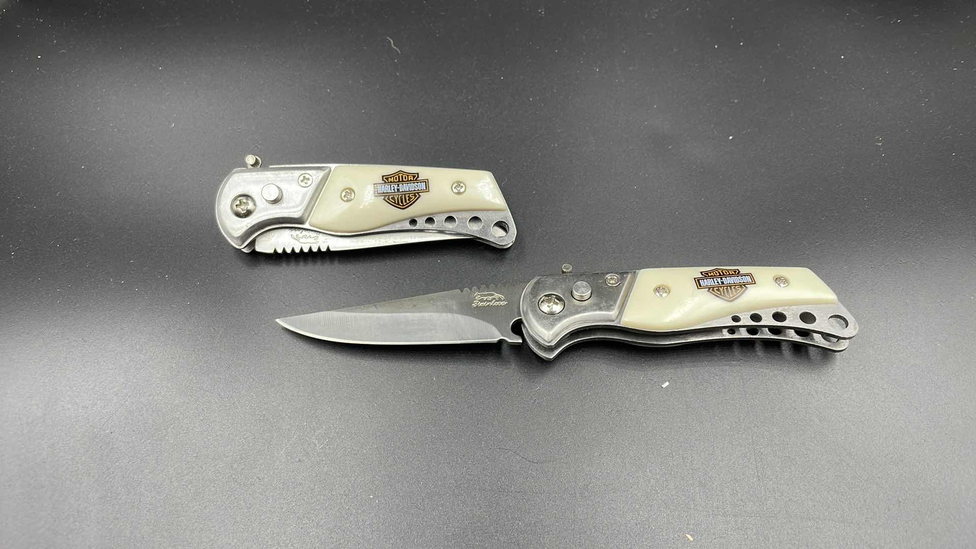 Photo 1 of SET OF TWO HARLEY DAVIDSON KNIVES 6”