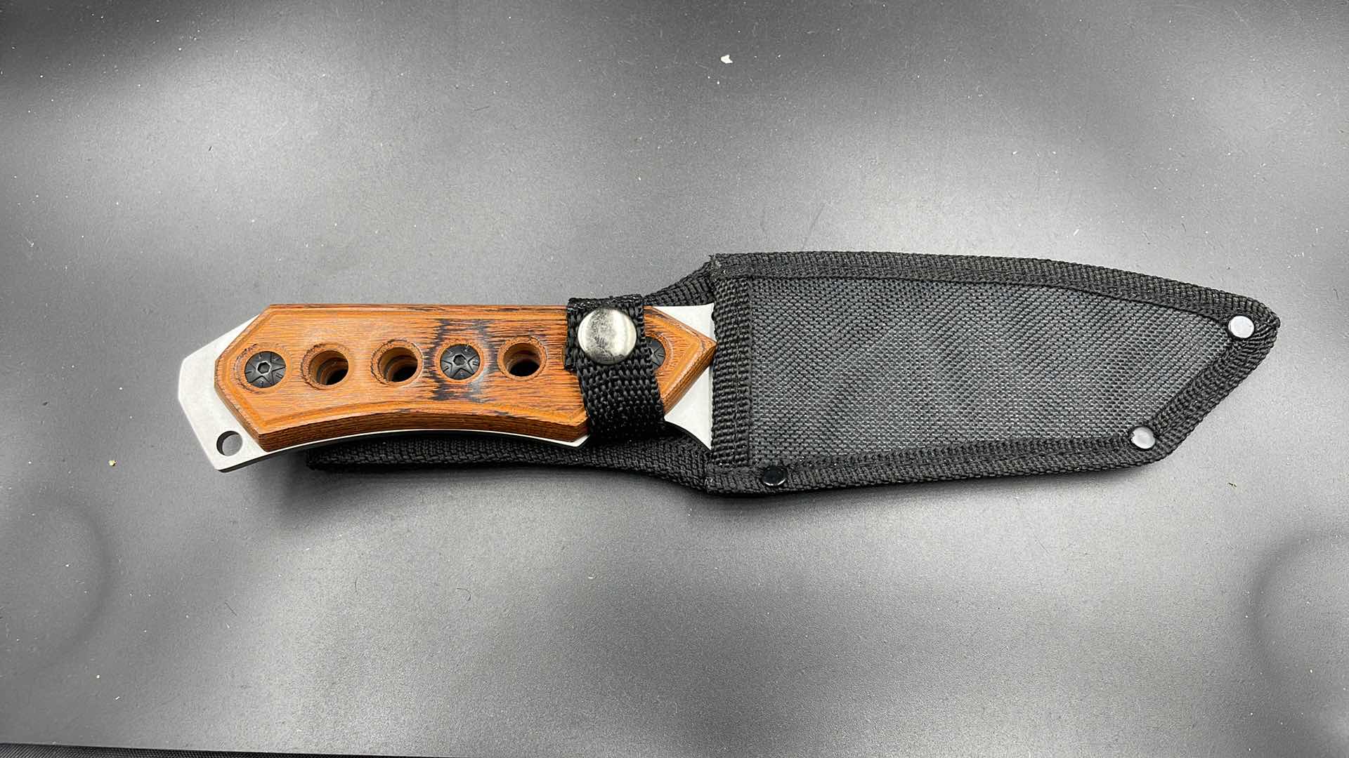 Photo 1 of DAKOTA SPIRIT II BLADE AND SHEATH 9”