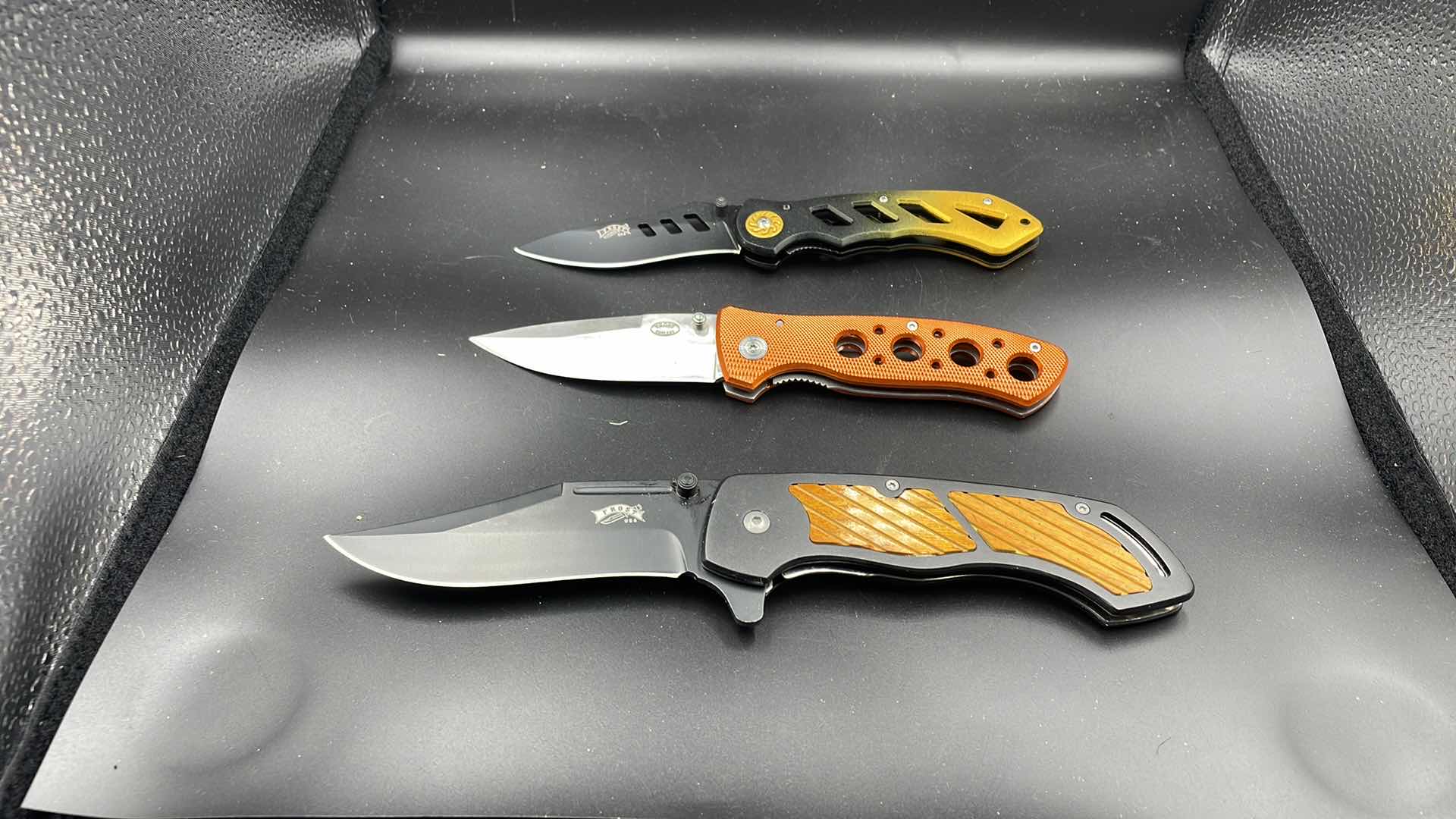 Photo 1 of FROST CUTLERY 3 PC FOLDING KNIFE SET