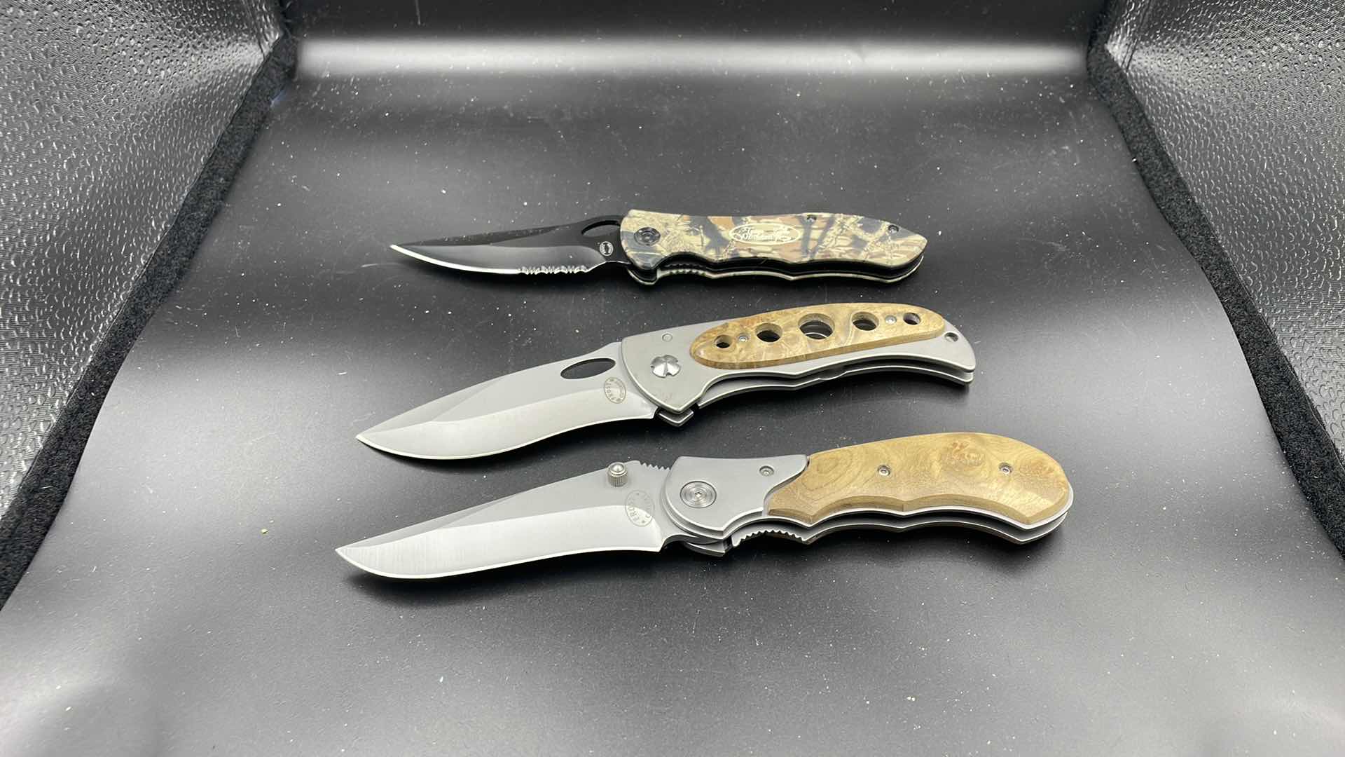 Photo 2 of FROST CUTLERY 3 PC POCKET KNIFE SET
