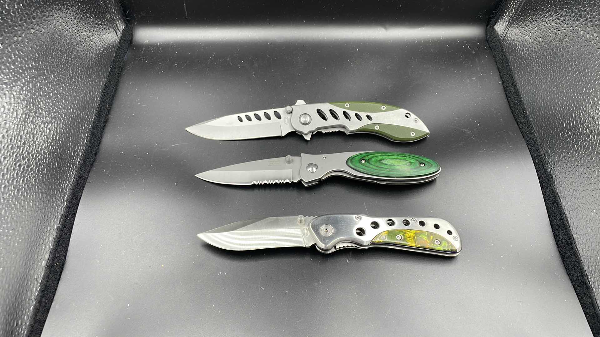 Photo 1 of FROST CUTLERY 3 PC POCKET KNIFE SET