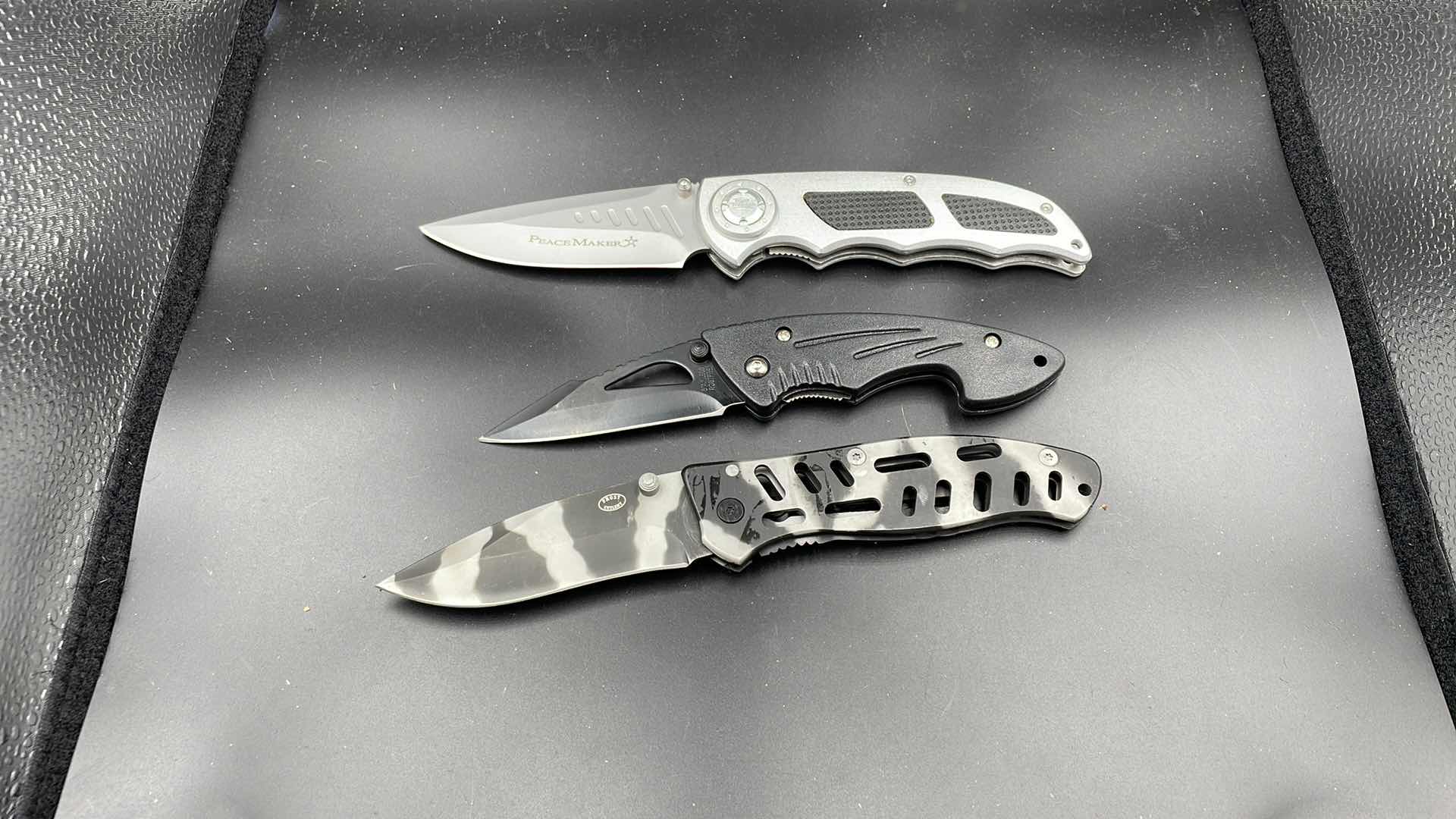 Photo 1 of FROST CUTLERY 3 PC POCKET KNIFE SET