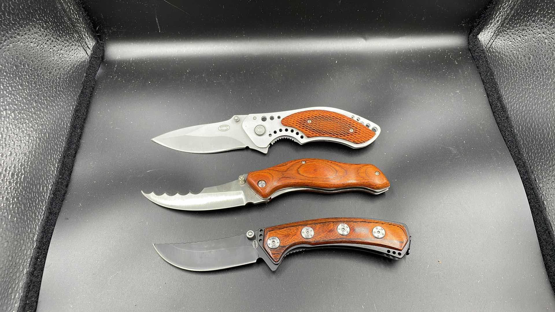 Photo 2 of FROST CUTLERY 3 PC POCKET KNIFE SET