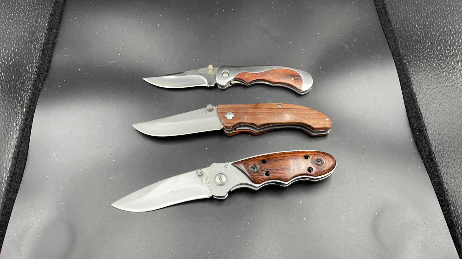 Photo 1 of FROST CUTLERY 3 PC POCKET KNIFE SET